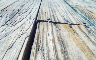 Czy można położyć panele na stare deski podłogowe?