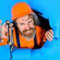 Ile hydraulik weźmie za punkt? Ceny usług hydraulicznych