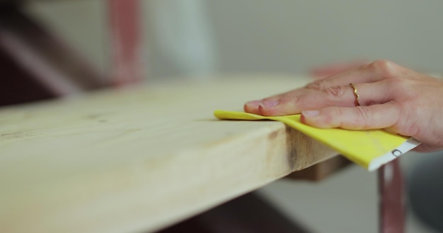 Jak prawidłowo lakierować płytę MDF w warunkach domowych?