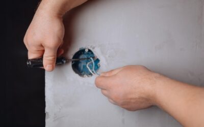 Jak załatać dziury w ścianach domowym sposobem?