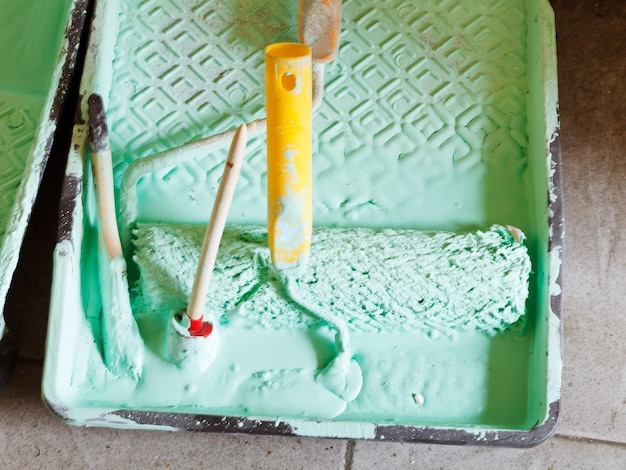 Jaką farbą malować tynk silikonowy?