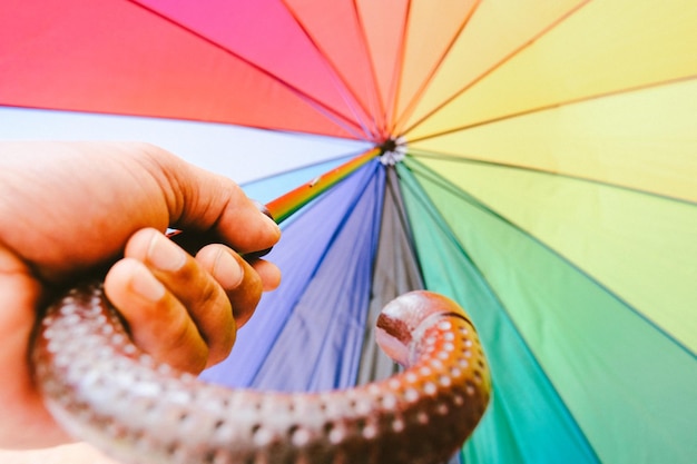 Jakie kolory pasują do siebie? Sekrety udanego łączenia barw