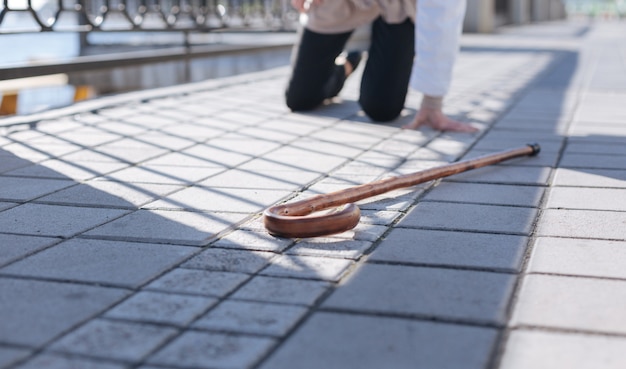 Czym najskuteczniej umyć kamień na płytkach?