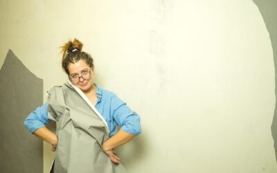 Jak skutecznie zerwać starą tapetę ze ściany?