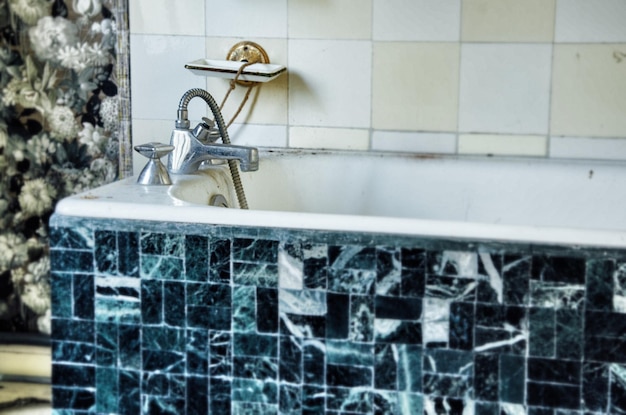 Jaką ceramikę łazienkową wybrać dla trwałości i estetyki?