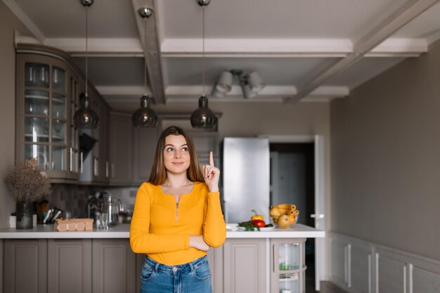 Sprytne triki na urządzenie małej kwadratowej kuchni