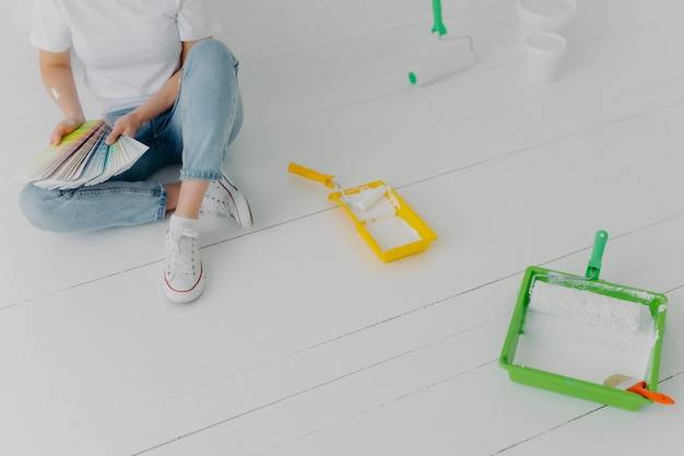 Jak odświeżyć wygląd łazienki malując płytki podłogowe?